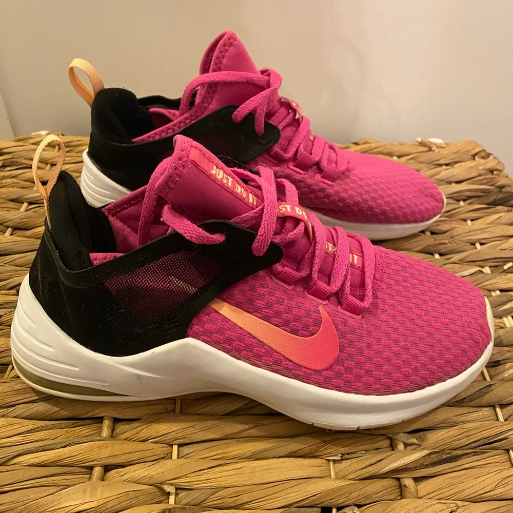 Nike women’s air max Bella